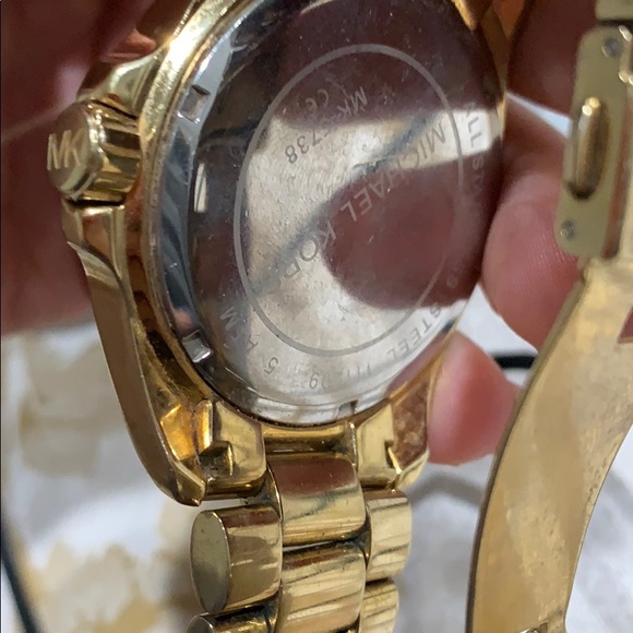 Gold Michael Korda watch - Picture 5 of 8